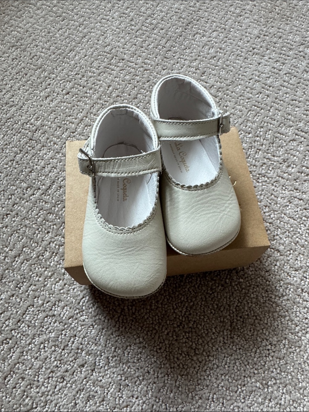 Classic Toddler Mary Jane Shoes in Cream - Scallop Strap